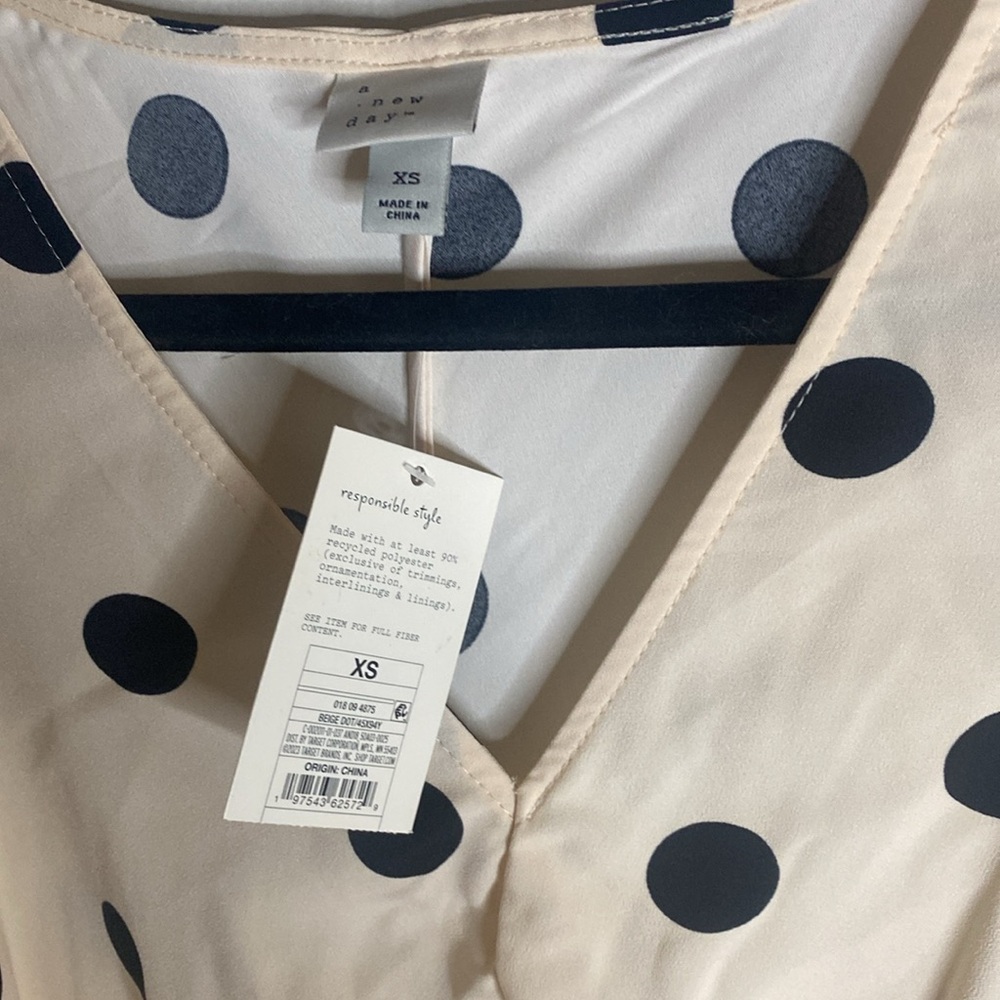 🌵NWT Crème with black polka dots short sleeve midi dress! - Picture 11 of 12